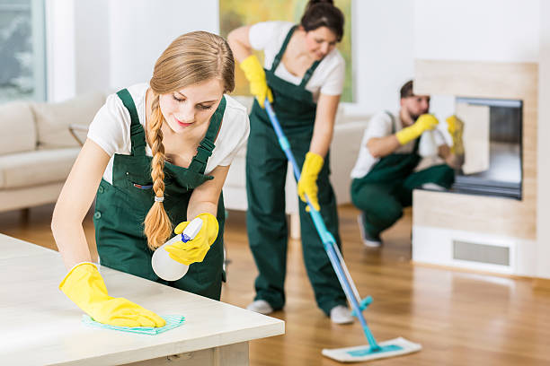 Move-out cleaning service after moving.